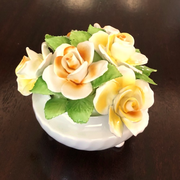 Staffordshire Capodimonte Princess Collection Vintage - Picture 4 of 5